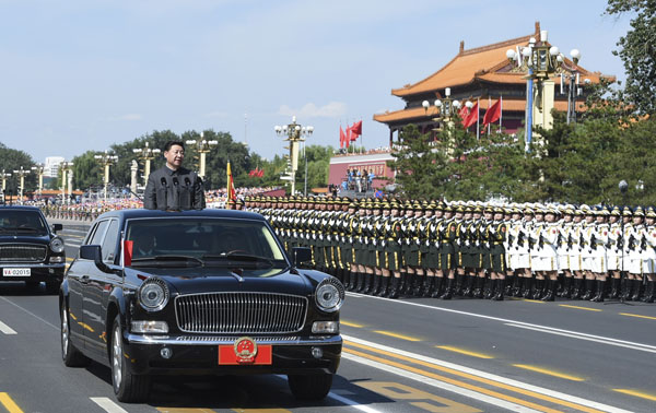 中共中央总书记、国家主席、中央军委主席习近平检阅受阅部队600.jpg