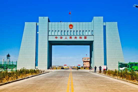 【国门雄姿】阿拉山口国门矗立于中哈边境,庄严,肃穆,位于阿拉山口市