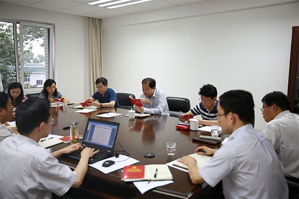 2驻国办纪检组组长辛维光同志带领全组同志认真学习党章.jpg
