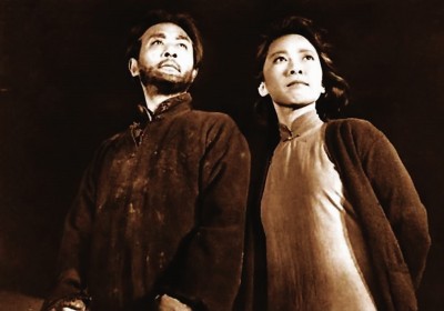 图为赵丹饰演的许云峰(左)、于蓝饰演的江姐(右).jpg