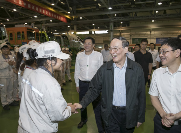 王岐山到中国中车株洲电力机车有限公司考察客户端.jpg