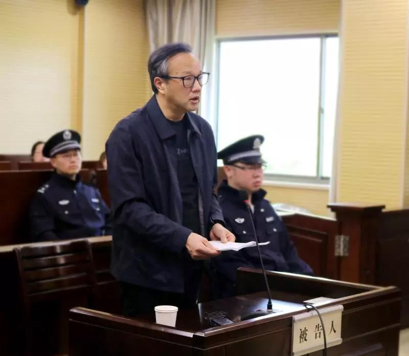 警钟.jpg