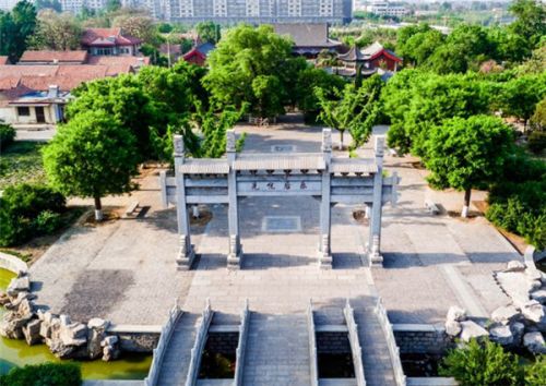 寺內建有范文正公祠.